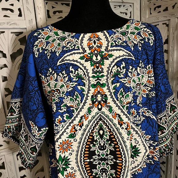 BEAUTIFUL BLUE & WHITE WITH MULTICOLORS & PATTERNS SHORT SLEEVE KAFTAN DRESS - Picture 3 of 10